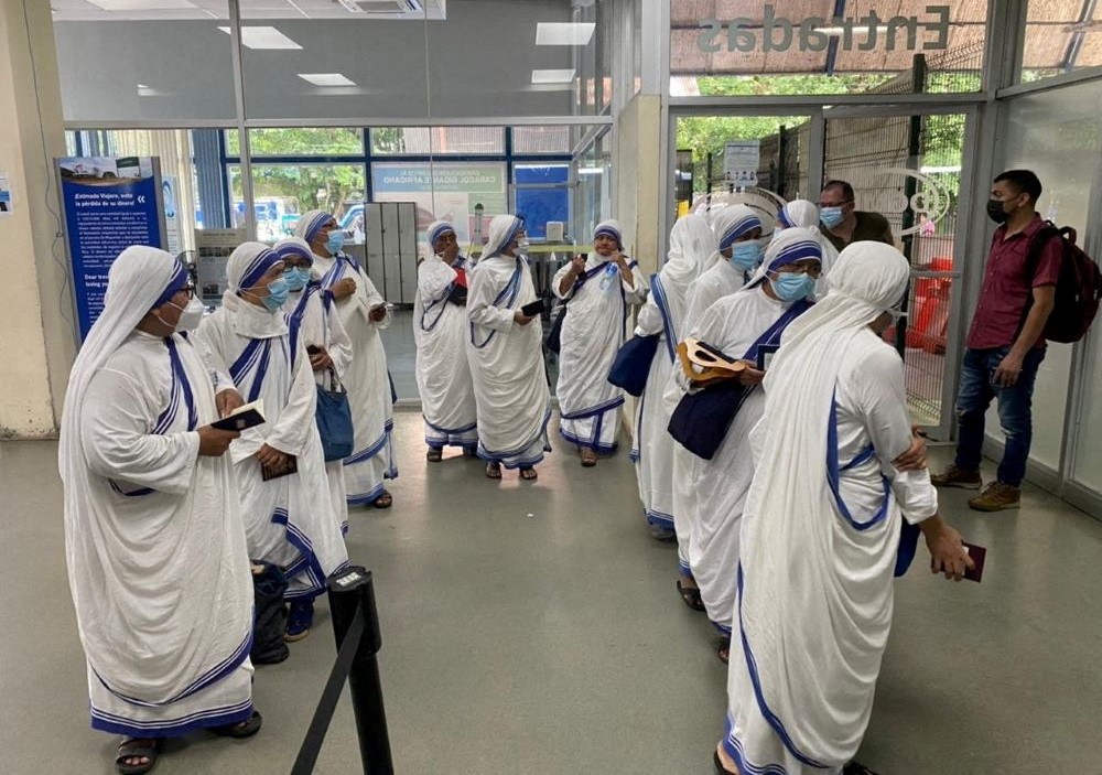 Members of the Missionaries of Charity wait at an immigration office in Penas Blancas, Costa Rica, July 6, 2022, after Nicaragua's government shut down their organization. Members of the Missionaries of Charity wait at an immigration office in Penas Blancas, Costa Rica, July 6, 2022, after Nicaragua's government shut down their organization.